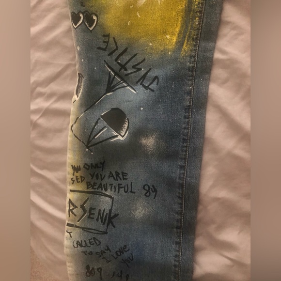 Authentic Dolce & Gabbana x Jean Michel Basquiat jeans. - Picture 3 of 9